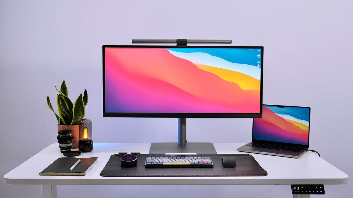 Escritorio elevable Maiesite T2 Pro Plus blanco es bueno para todos los que tienen una PC o computadora portátil para trabajar en él.